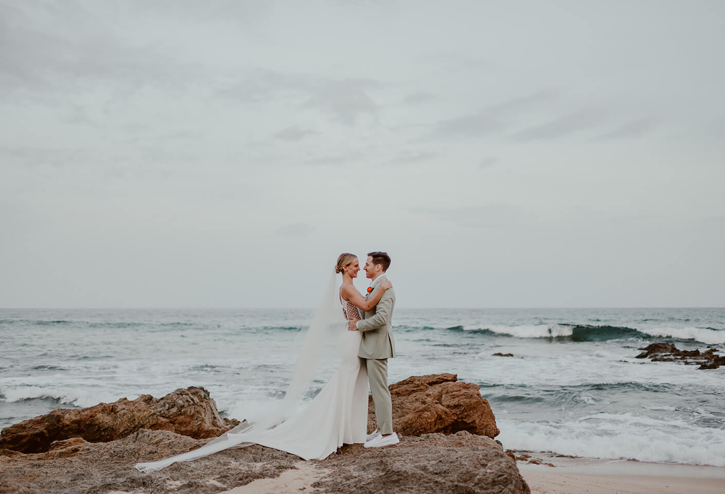 beach wedding ceremony in los cabos